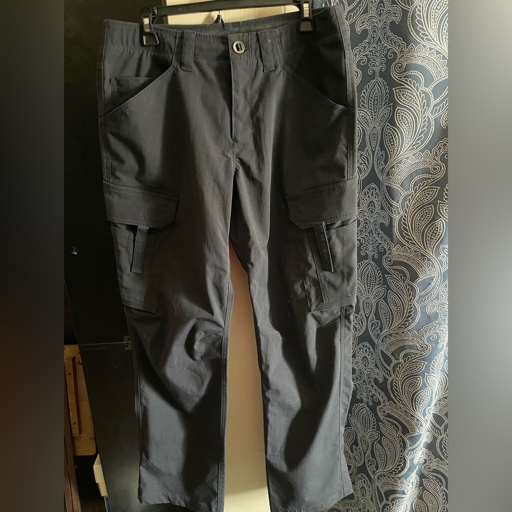 Under Armour Storm Mens Black Loose Fit Lightweight Cargo Pants Size 34/32